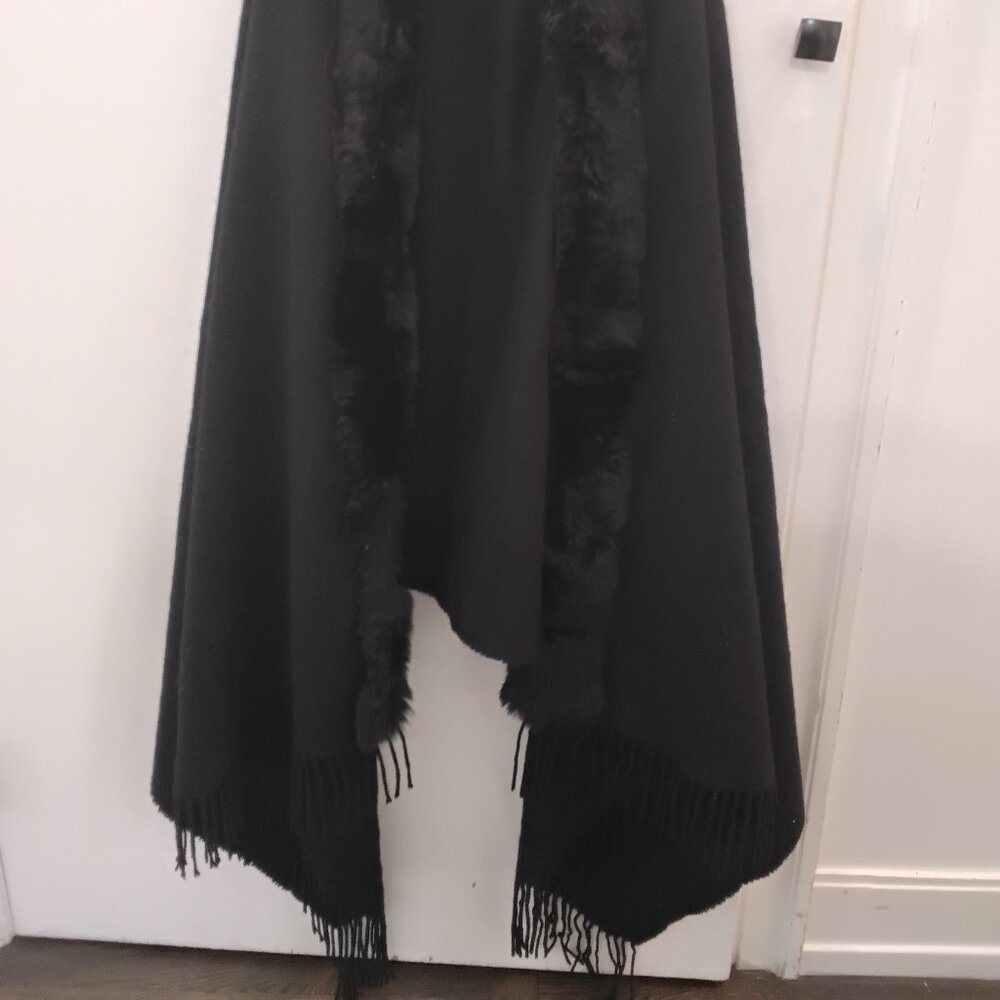 Stunning Wool wrap with fur trimming